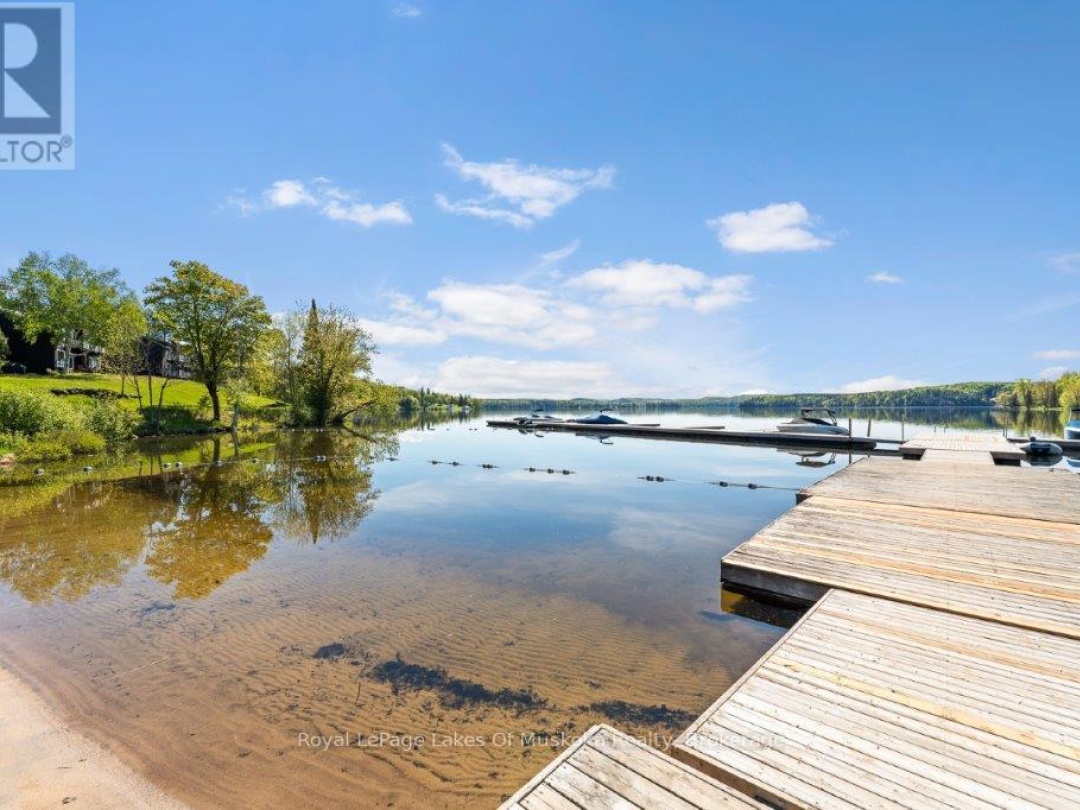 30 TURNER DRIVE, Peninsula Lake