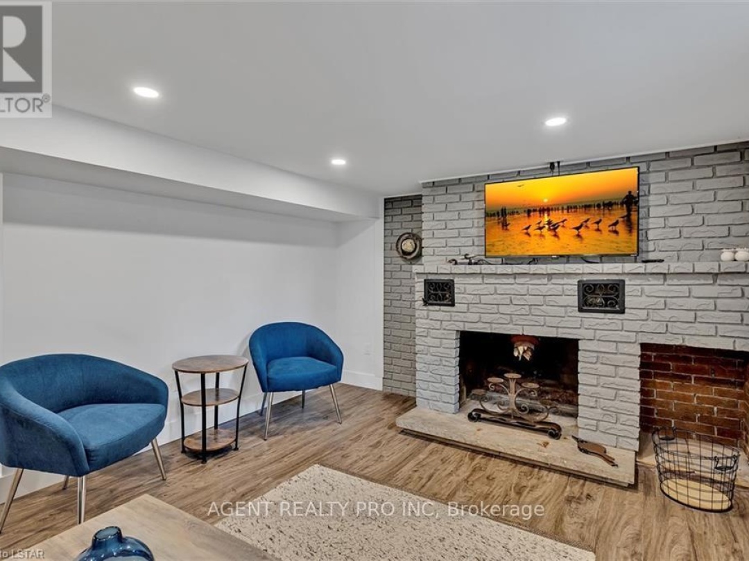 21 Oriole Road, Cameron Lake