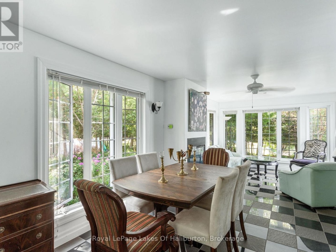 1049 NINATIGO LANE, 