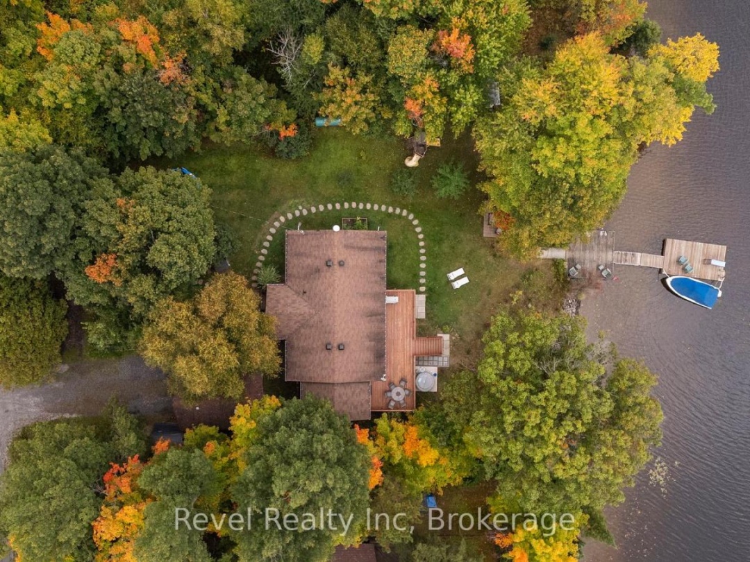 210 BURNETT'S ROAD, Manitouwabing Lake