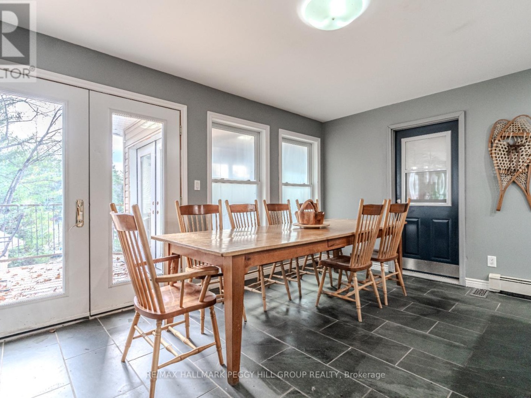 4 CLOVER COURT, 