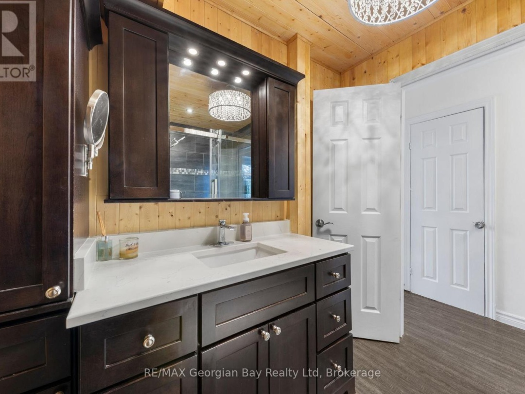 1745 TWIN OAKS CRESCENT, 