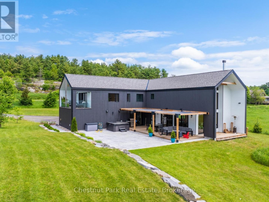 1594 Doe Lake Road, Doe Lake