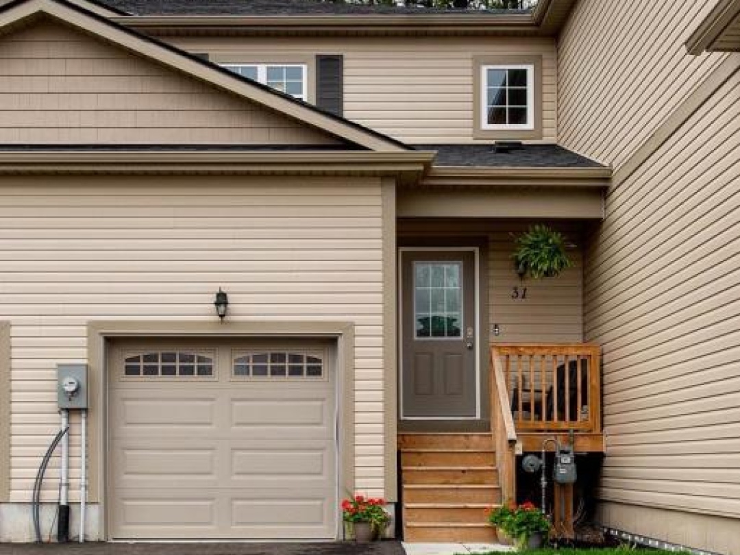 31 NICOLE PARK COURT, 