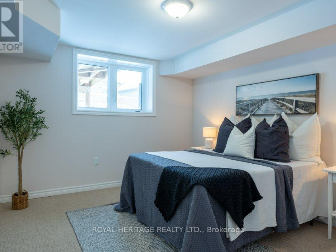 28 - 17 LAKEWOOD CRESCENT, 