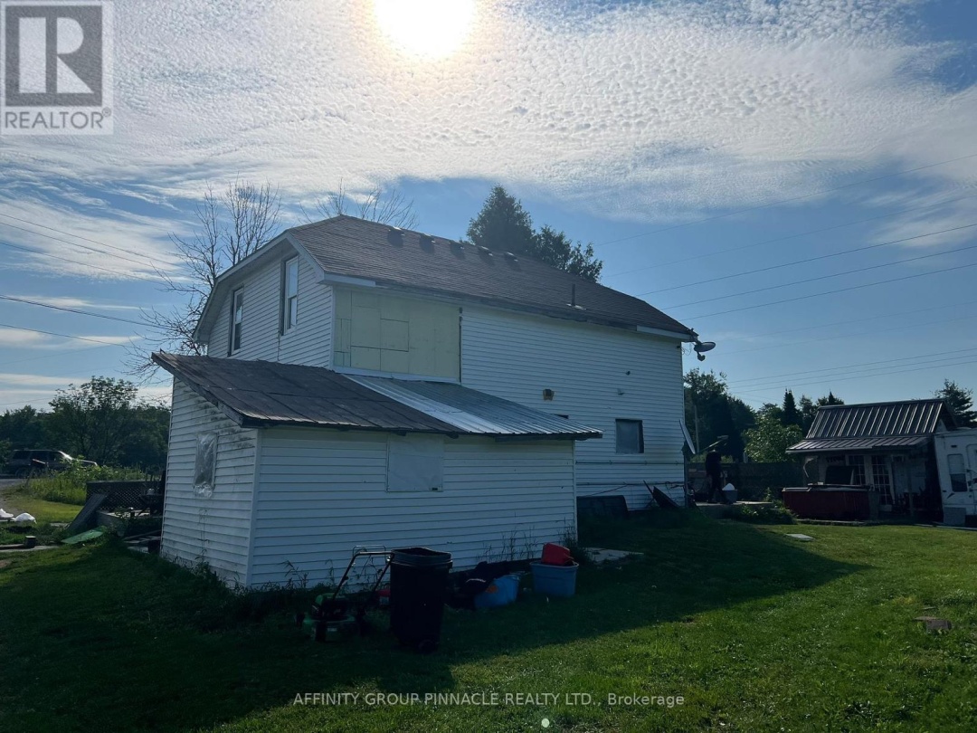 7657 HWY 35, 