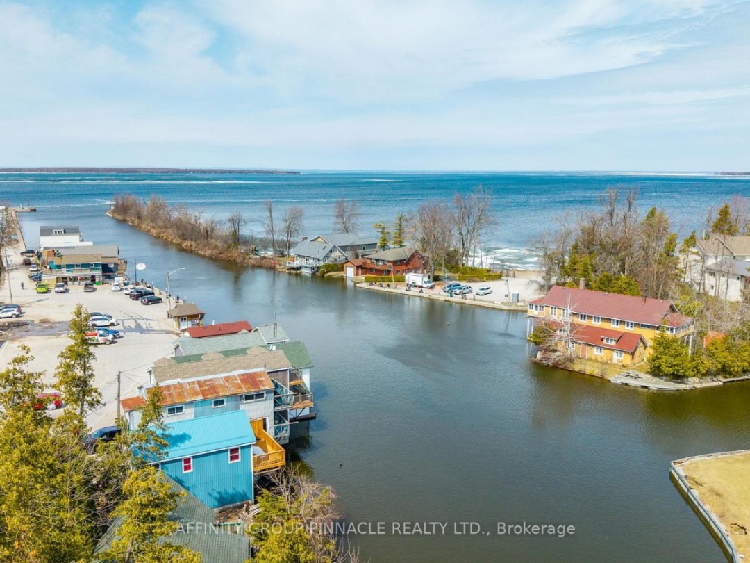 88 Simcoe Street, Lake Simcoe