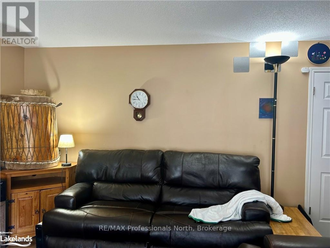 20 - 1591 HIDDEN VALLEY ROAD, 