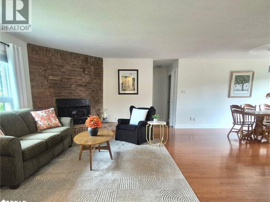 3 MAPLE Gate, 