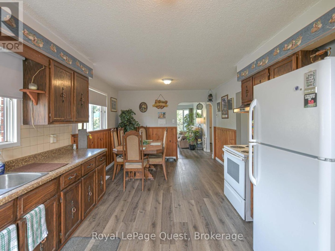 129 SIMCOE STREET, 