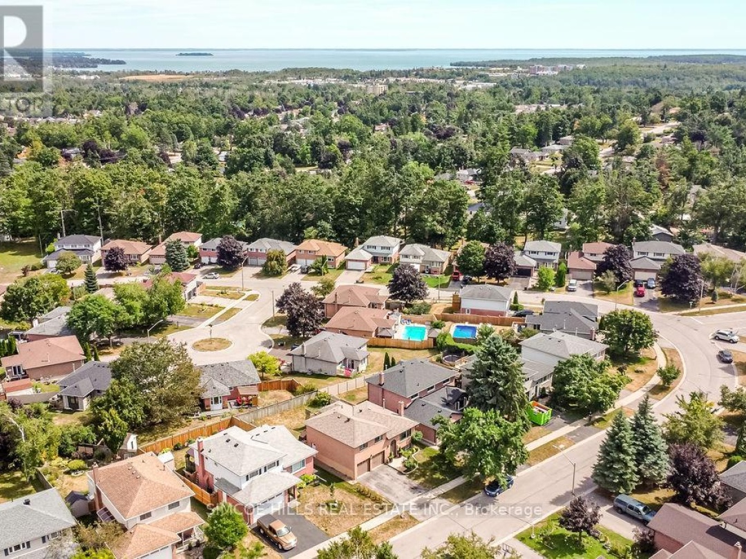 40 LAURENTIAN LANE, 