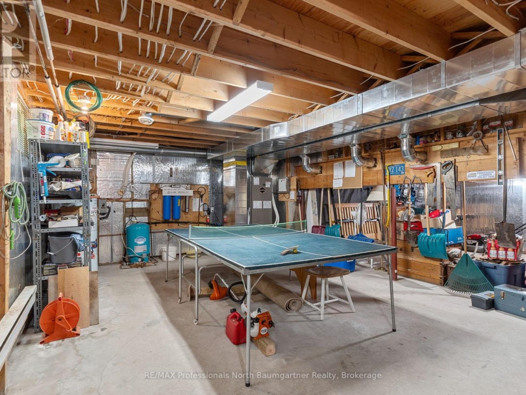 1976 REDKENN ROAD, 