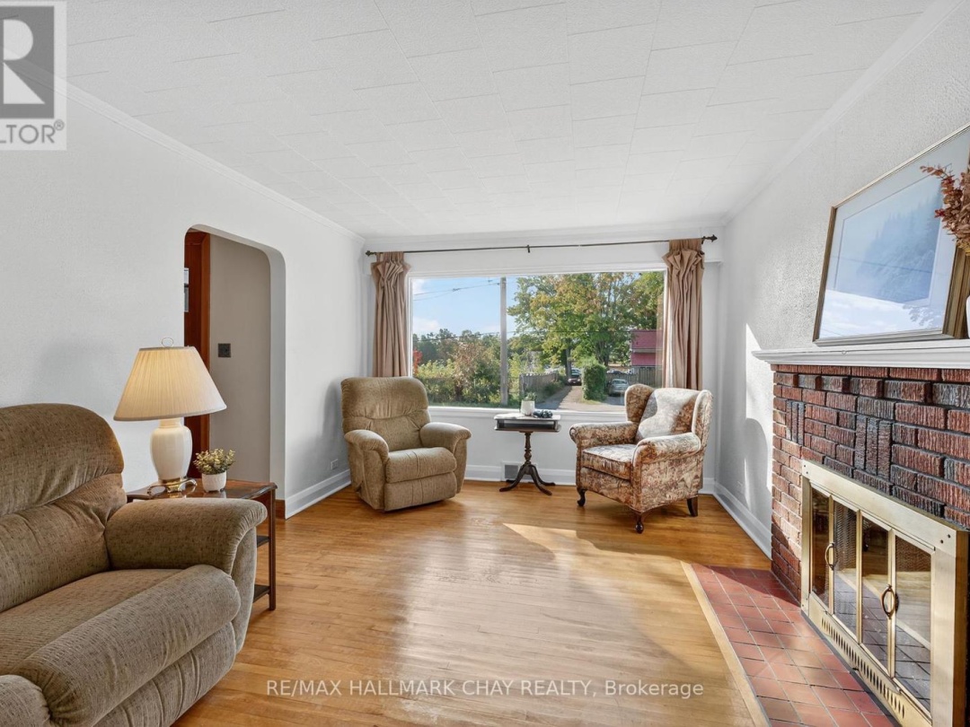 18 NORTH STREET E, 