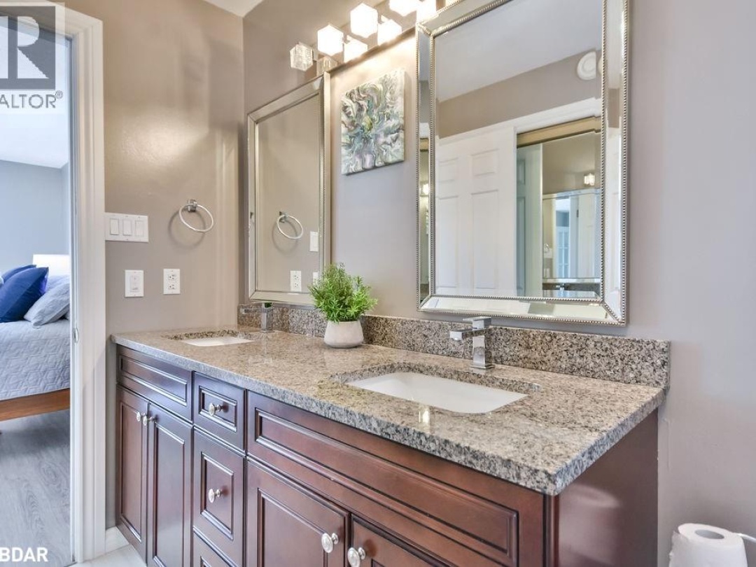 3 MAPLE Gate, 