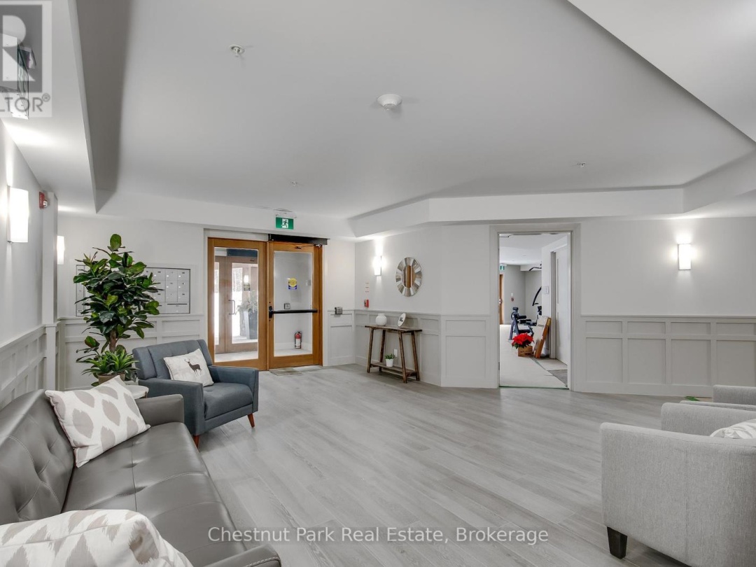 301 200 Anglo Street, South Muskoka Lake