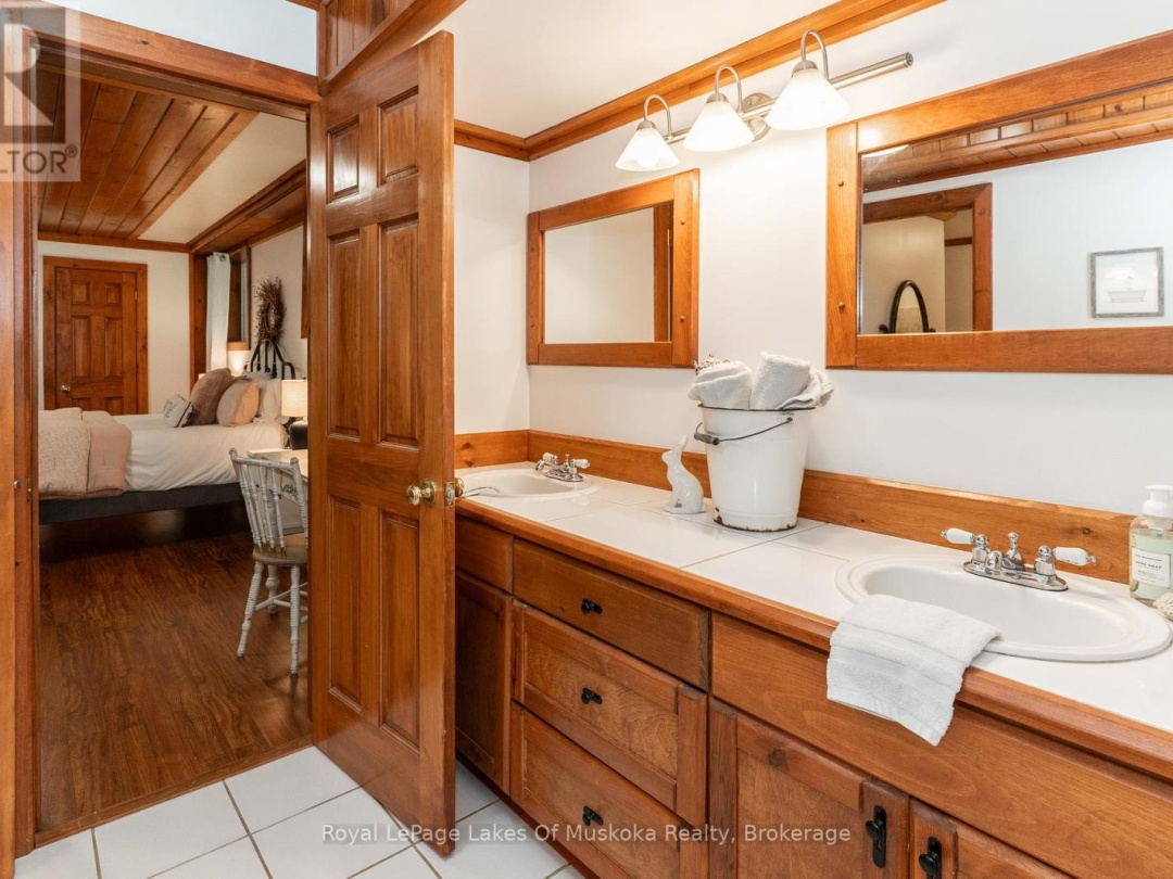 1080 WALKERS GLENN CRESCENT, 