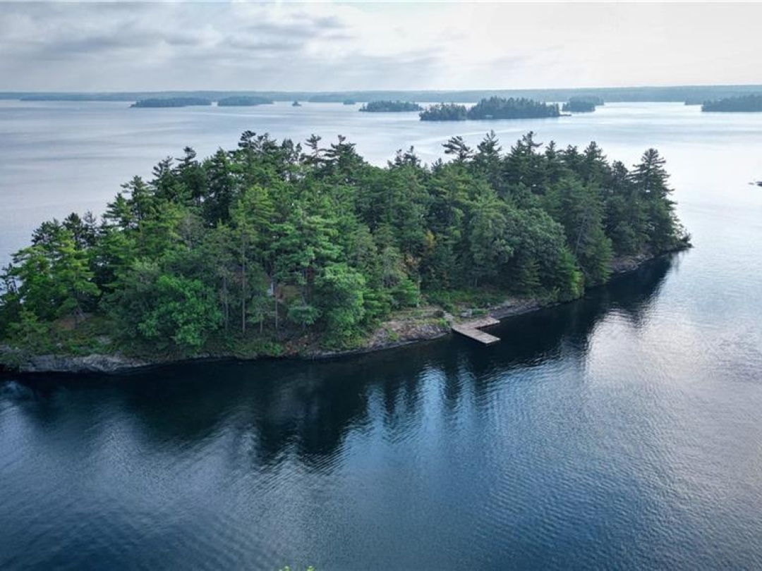 1 ISLAND 3LM Island, 