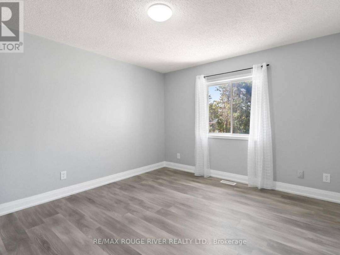 495 LAKELAND CRESCENT, 