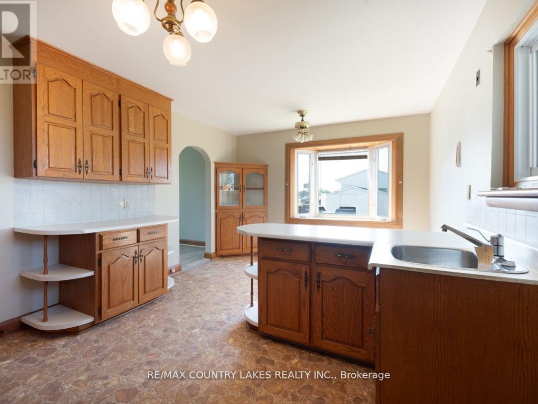 895 HIGHWAY 7 ROAD, 