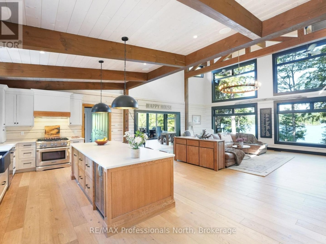 1046 LONE WOLF CRESCENT, 