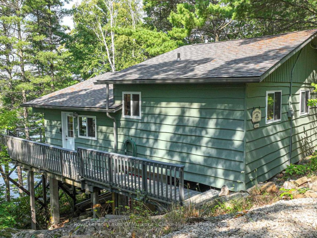 3946 East Shore Road, Gloucester Pool