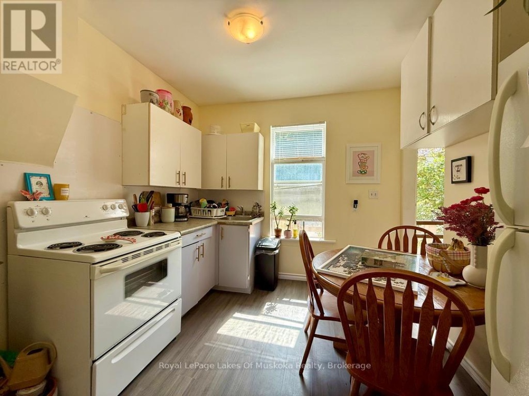 4 DUNCAN STREET E, 
