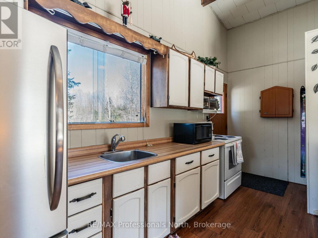 1093 TIFFANY LANE, 