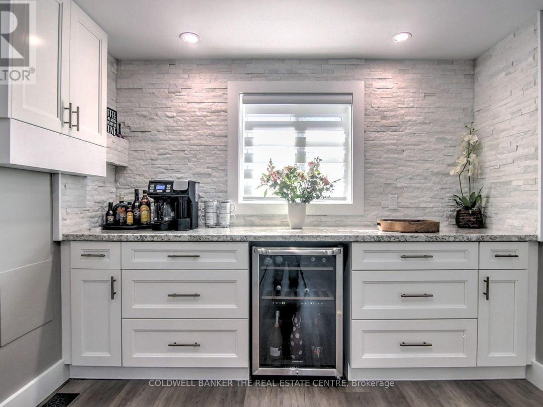 55 PRINCE STREET W, 