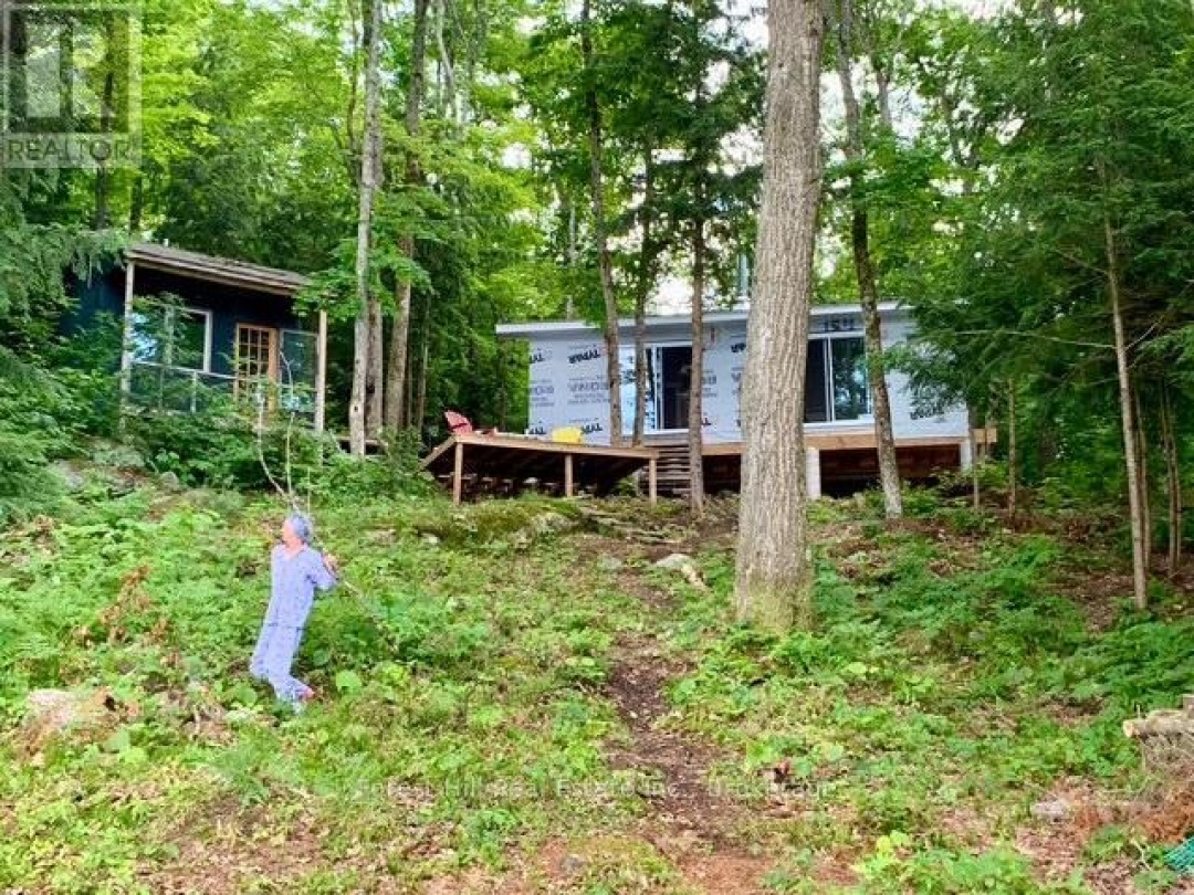 60 Hawksview Lane, Faris Lake