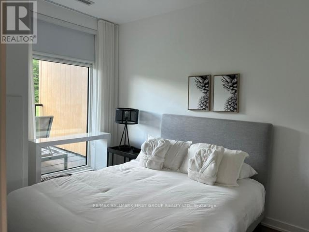 104 - 120 CARRICK TRAIL, 