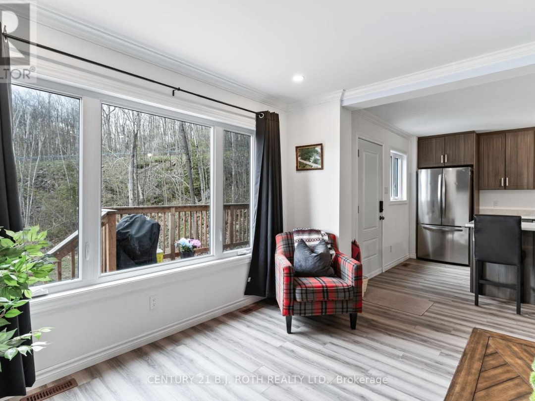 1065 Henderson's Road, Minden Hills (Lutterworth)