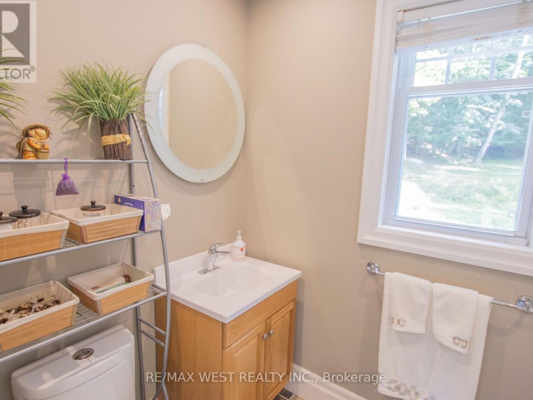 1158 LORNE LANE, 