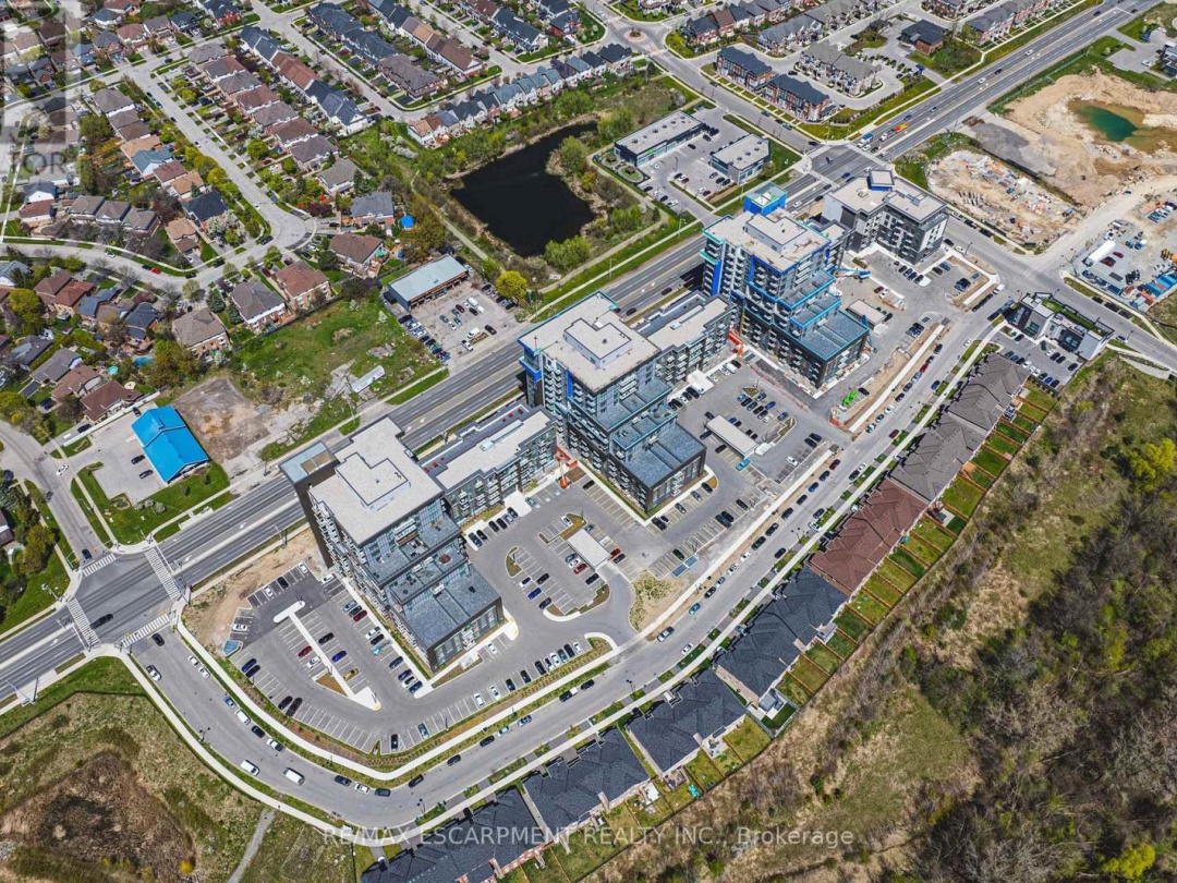 327 - 460 DUNDAS STREET E, 