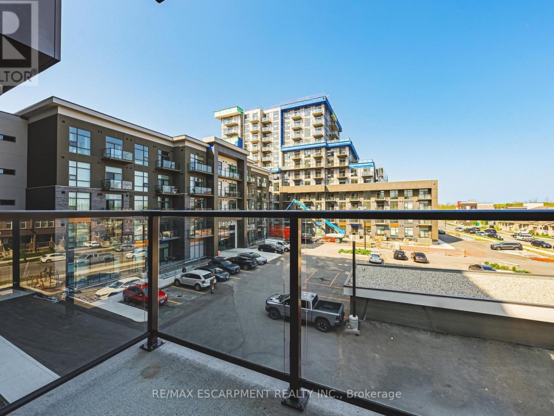 327 - 460 DUNDAS STREET E, 