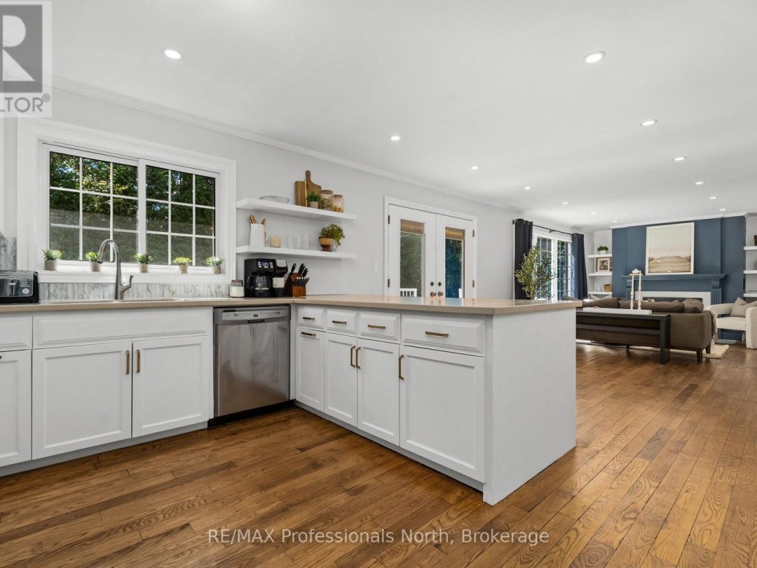 16 BROBST FOREST CRESCENT, 