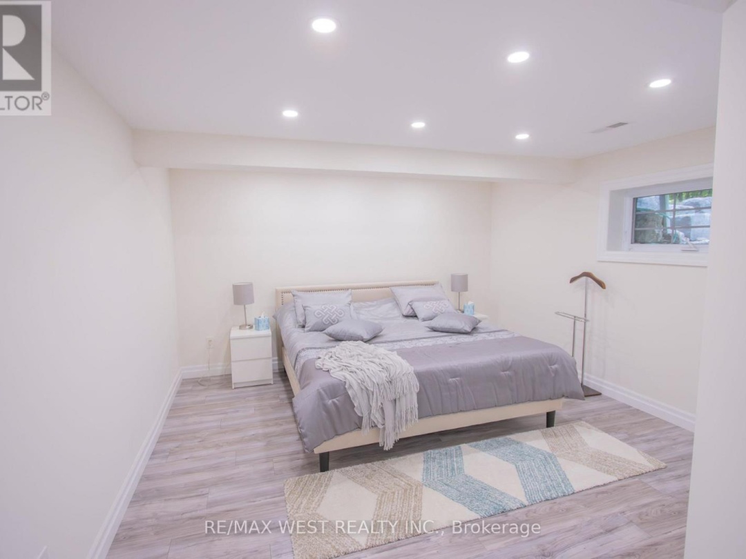 1158 LORNE LANE, 