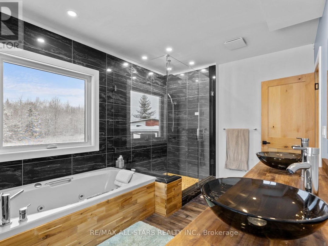 1062 NORTHLINE ROAD, 