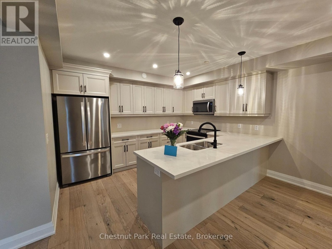 301 200 Anglo Street, South Muskoka Lake