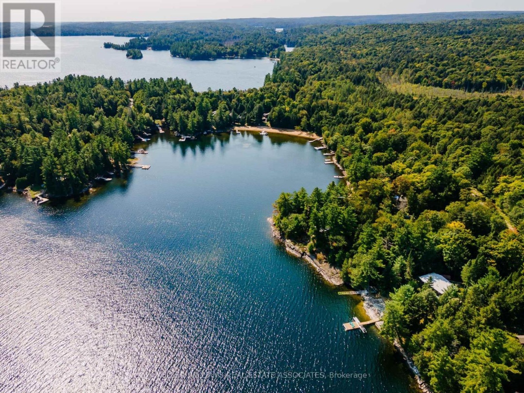 6415 Kennisis Lake Road, Kennisis Lake