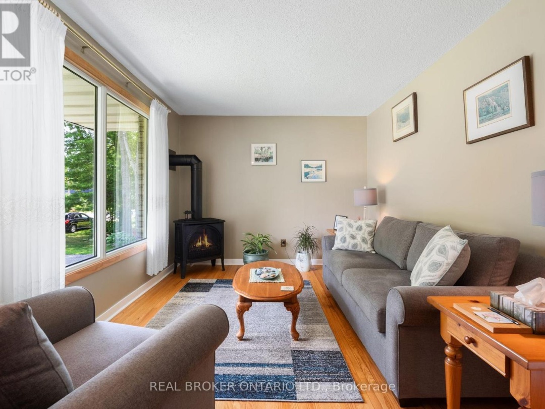 145 BLANCHARD STREET W, 
