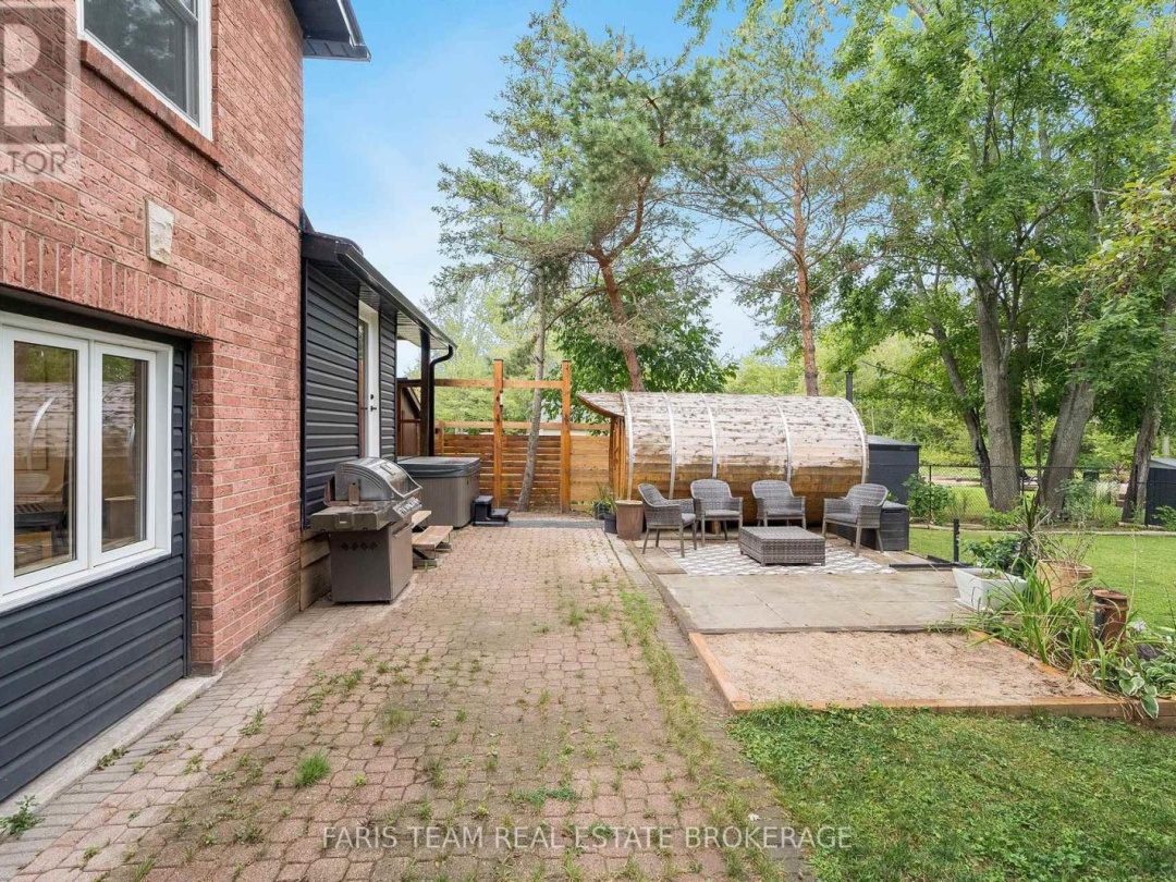 2668 WESTSHORE CRESCENT, 