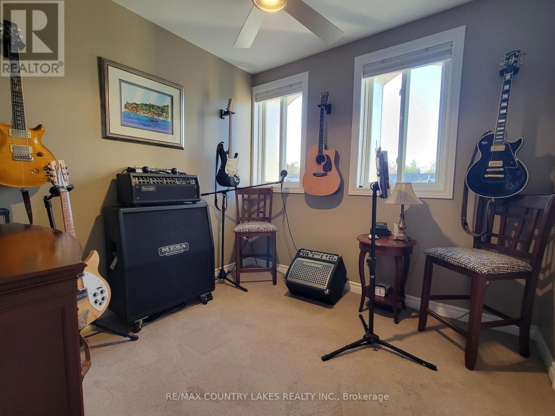 11 - 4 PARADISE BOULEVARD, 