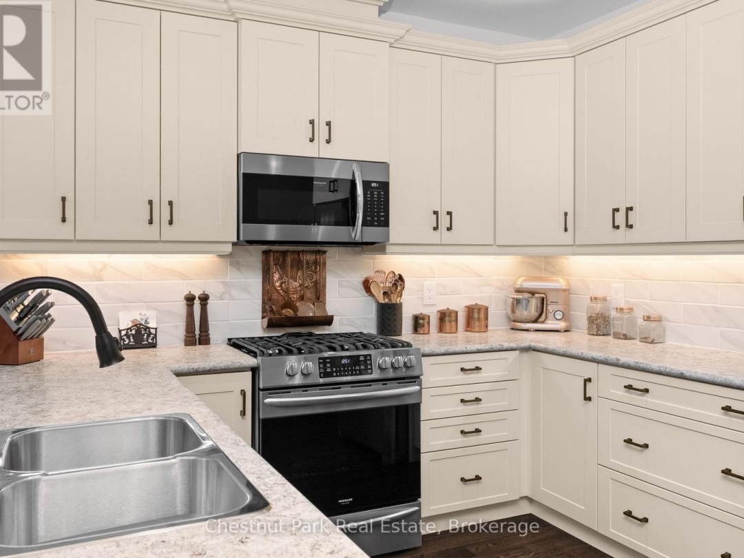 25 Durham Road, Muskoka River