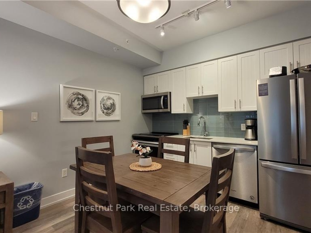 330 - 25 PEN LAKE POINT ROAD, Peninsula Lake