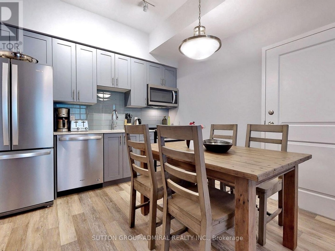 425 - 25 PEN LAKE POINT ROAD, 