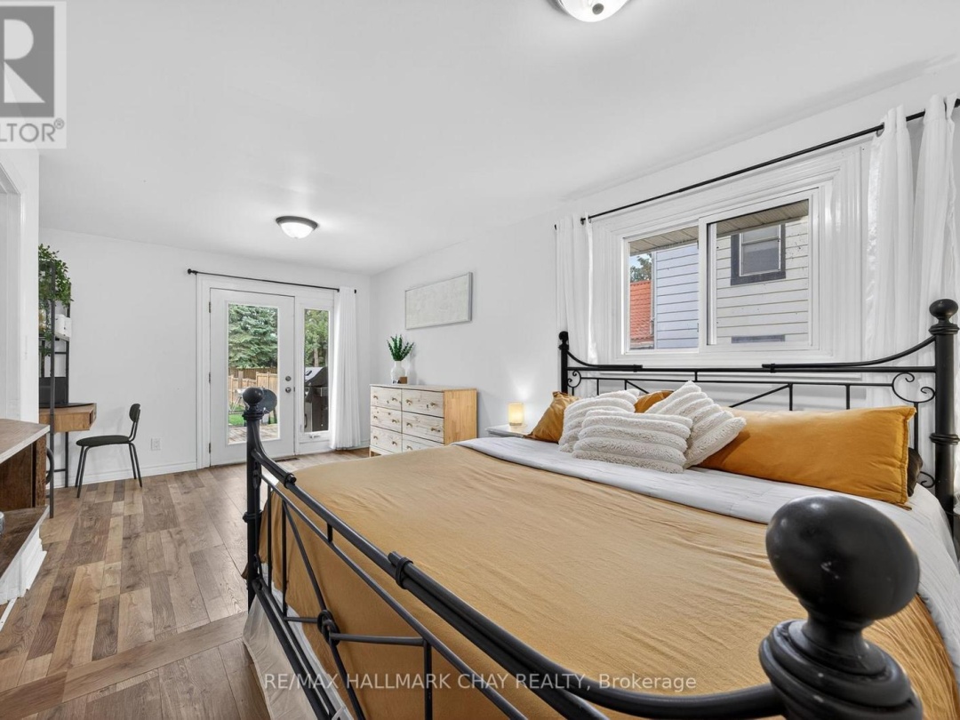 67 SIMCOE STREET, 