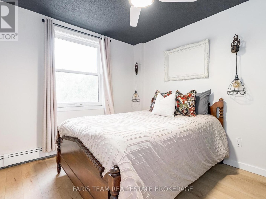 2668 WESTSHORE CRESCENT, 