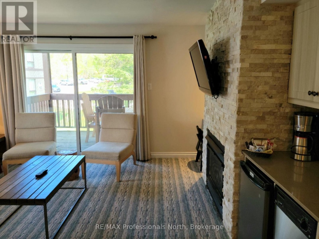 54 207 1235 Deerhurst Drive, Peninsula Lake