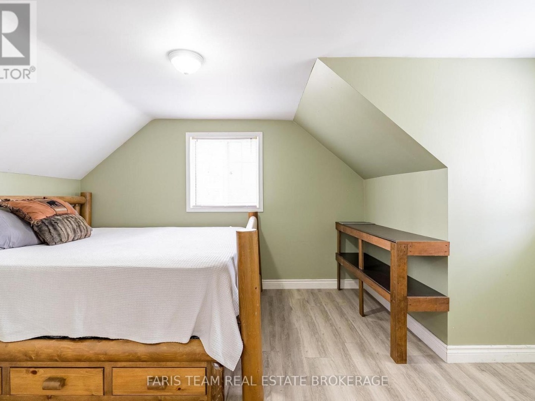 7516 ISLAND CRESCENT, 