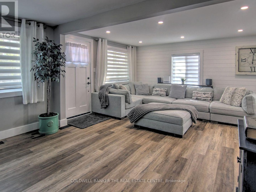 55 PRINCE STREET W, 
